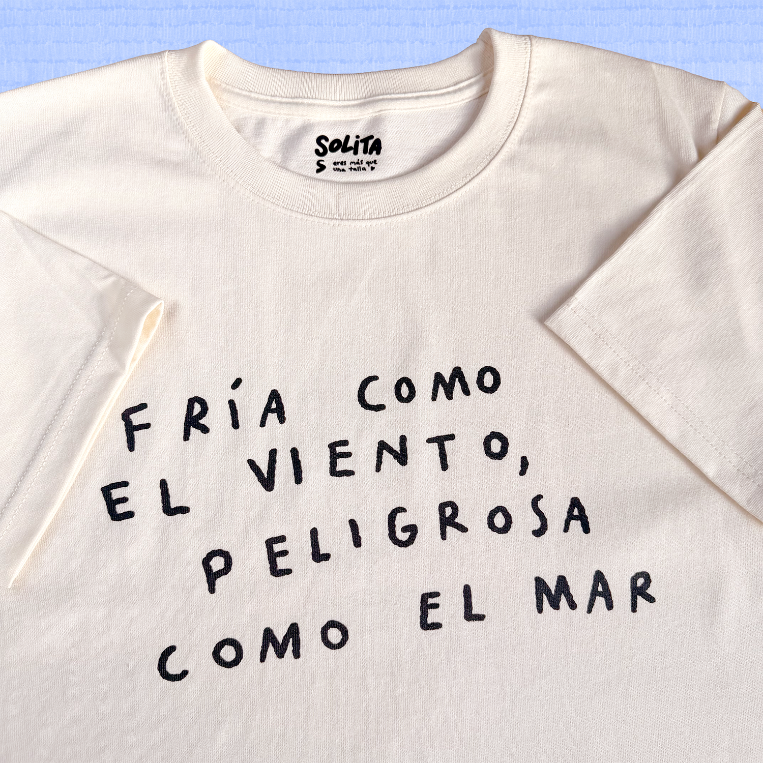 fría como el viento, playera arena