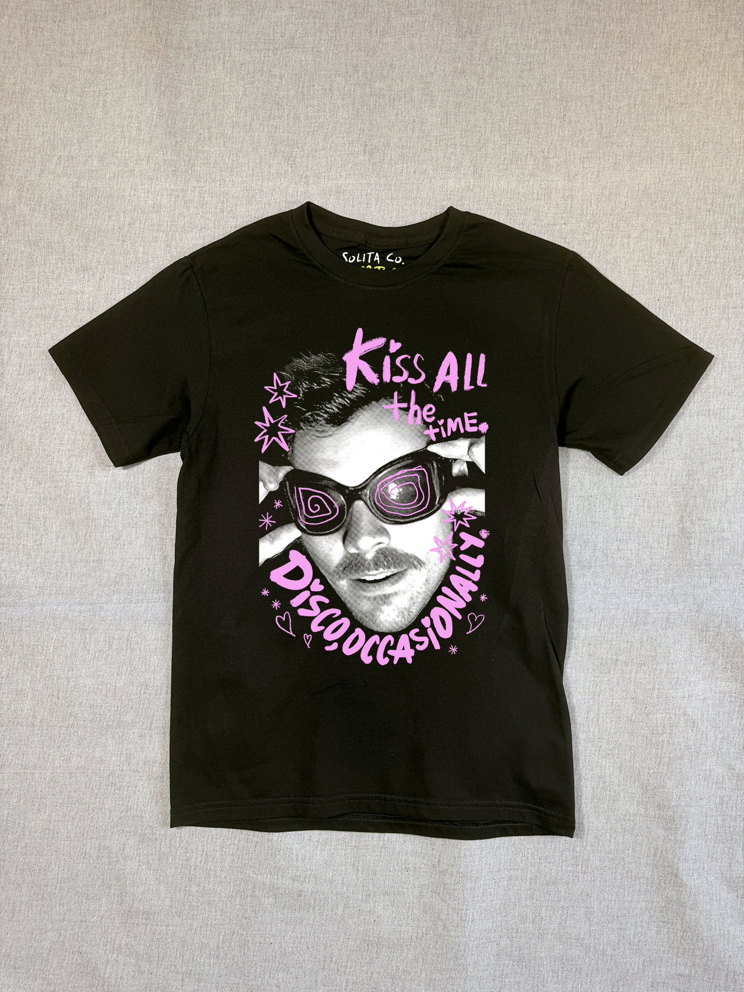 Kiss all the time, t shirt negra