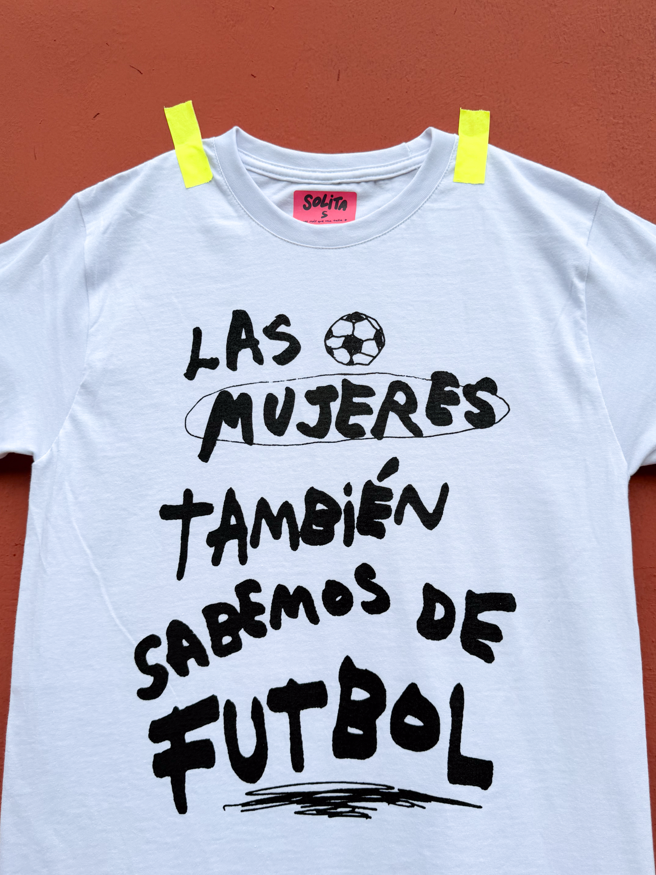 Las mujeres también sabemos de futbol, t shirt blanca