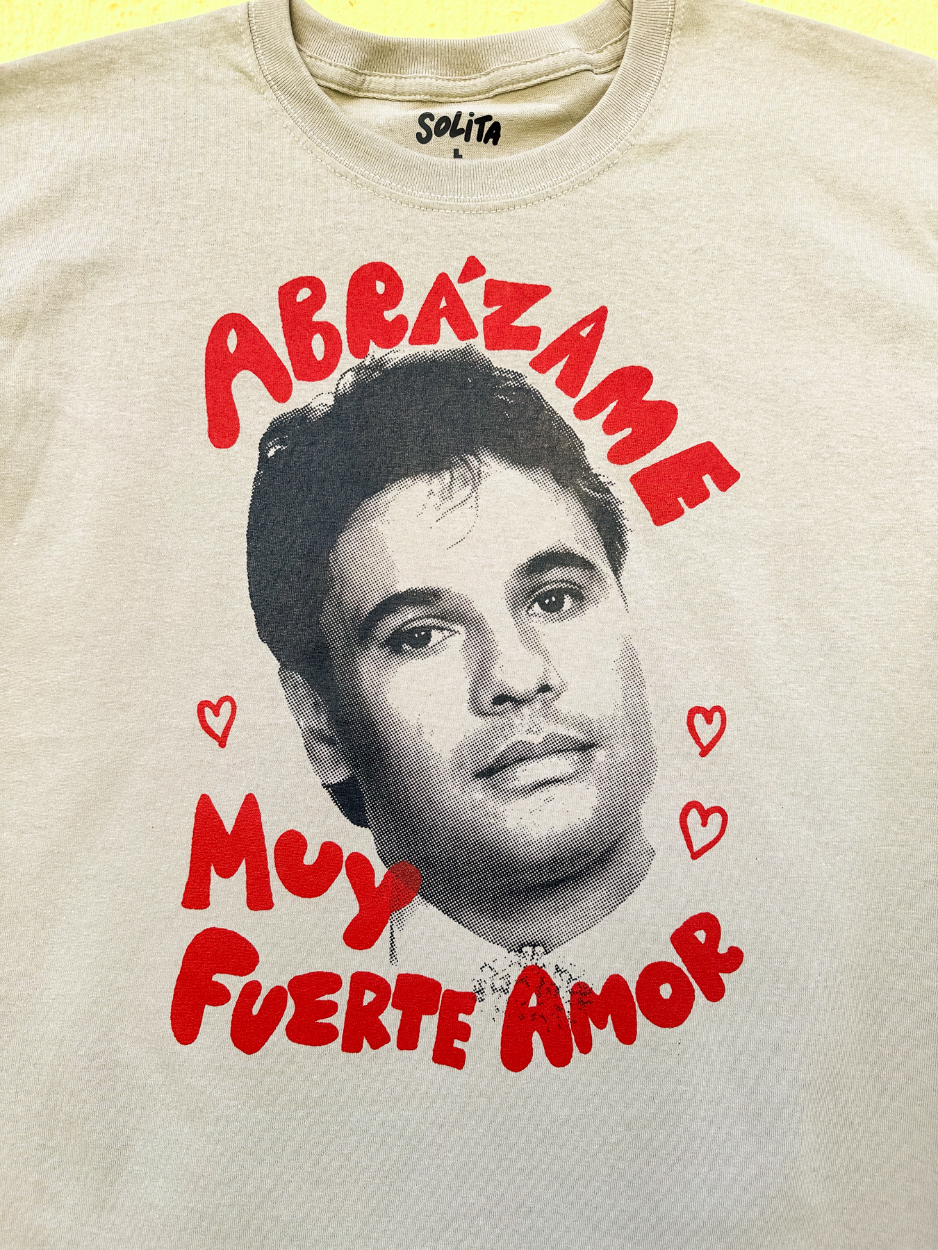 abrázame t shirt beige
