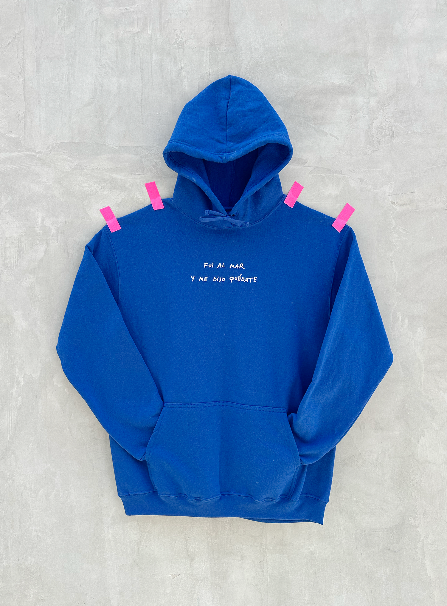 me dijo quédate hoodie azul