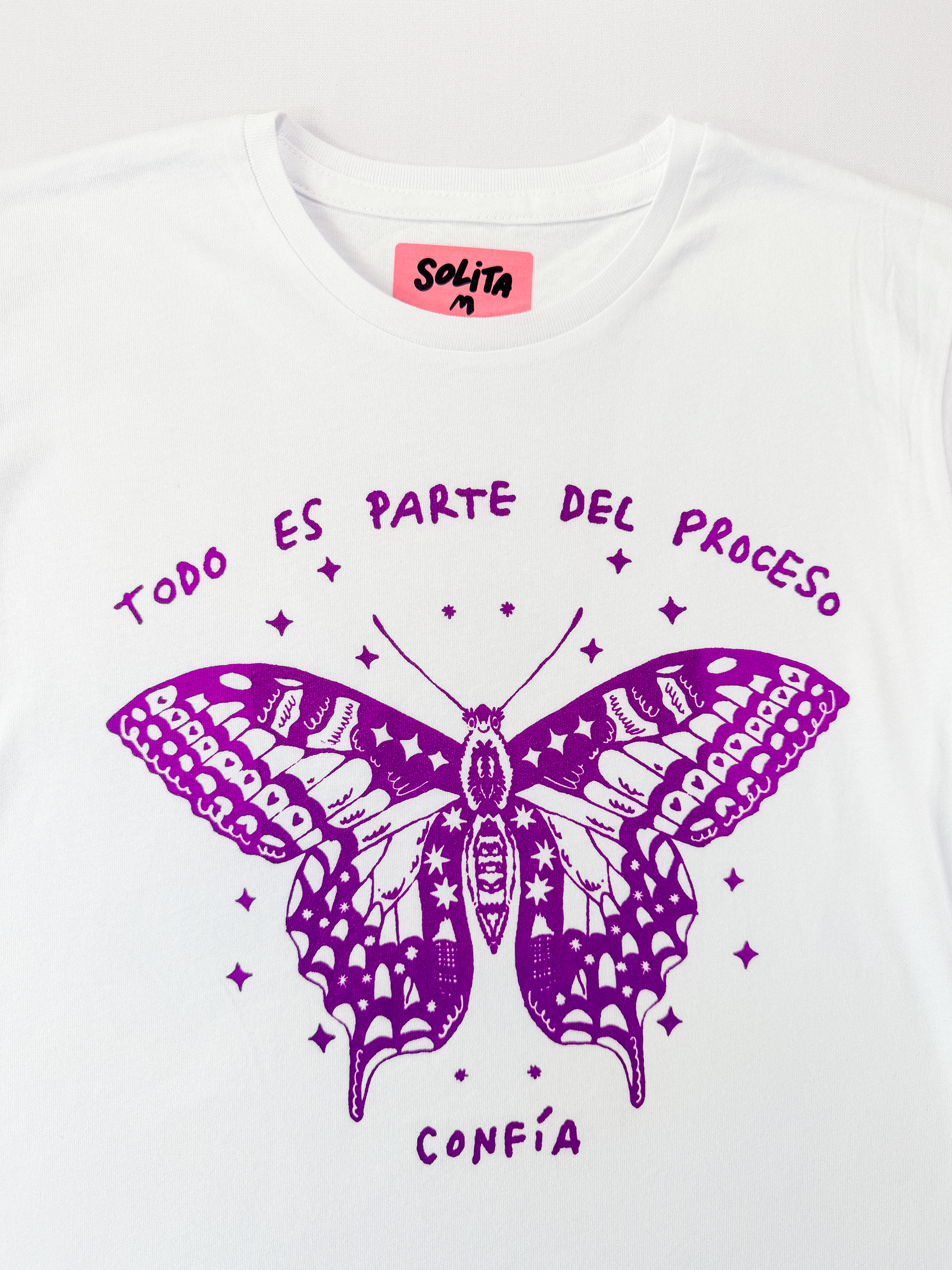 Confia, Baby Tee blanca
