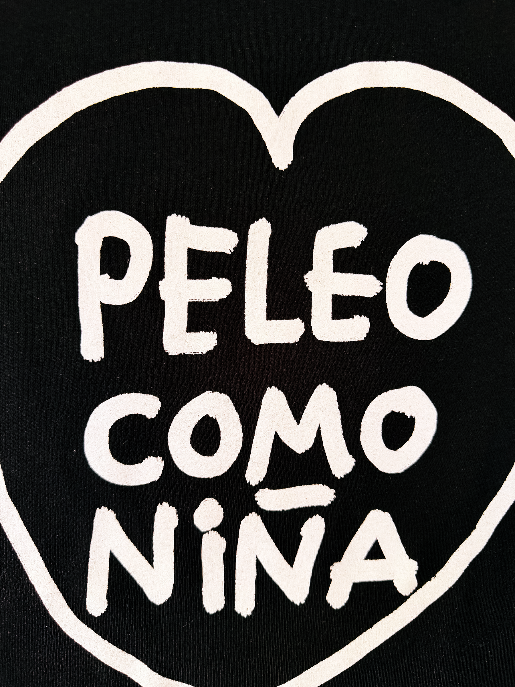 peleo como niña baby tee